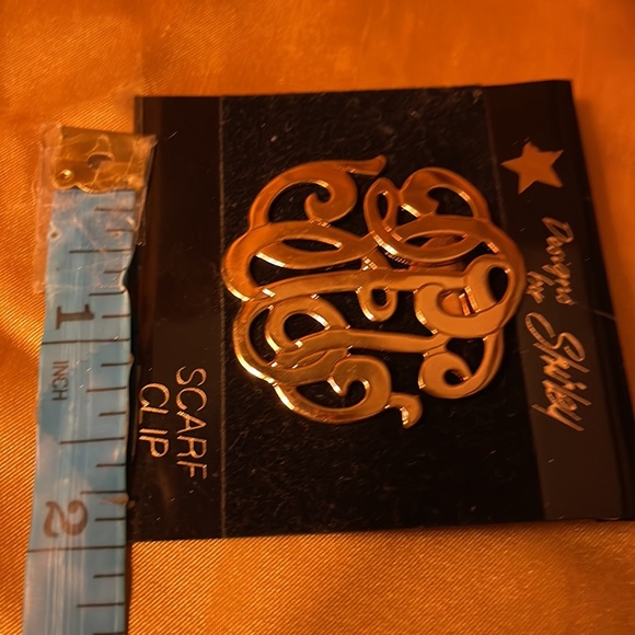 Designs By Shirley Scarf Clip gold colored scrolled design- Never worn on card - Picture 5 of 5